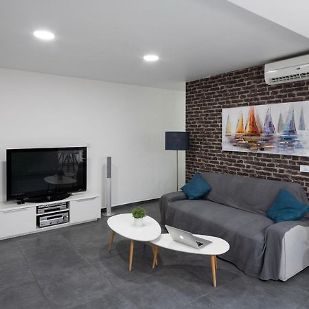 Poseidon Apartment By Michalis 아이아 나파 외부 사진